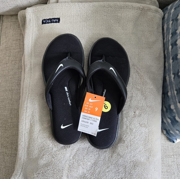 Nike Black Ultra Comfort Flip Flops - Picture 3 of 3
